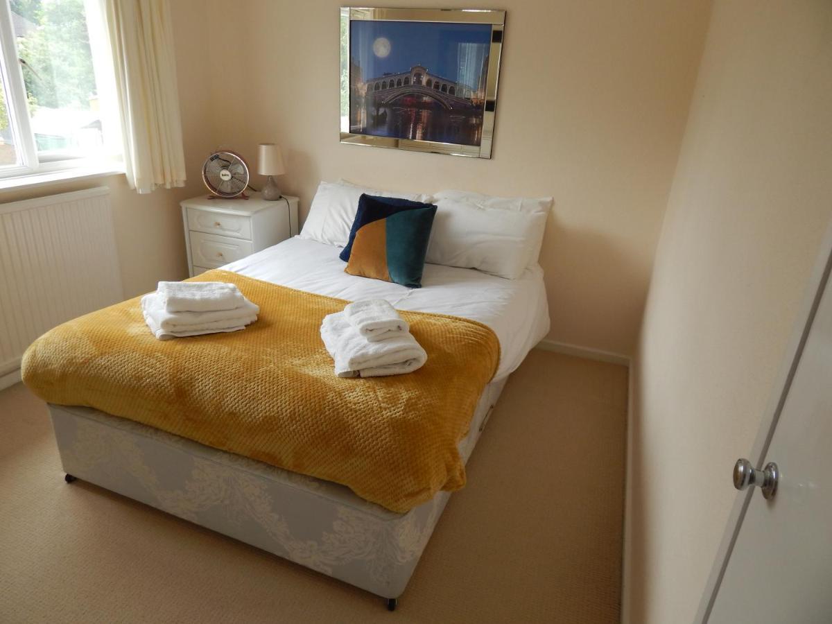 Spacious 3 Bdr House With Parking-Families-Corporate Groups By Orbitat Accommodations เคมบริดจ์ ภายนอก รูปภาพ
